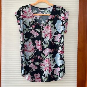 Express floral top size medium P2P 19 inches 96% polyester